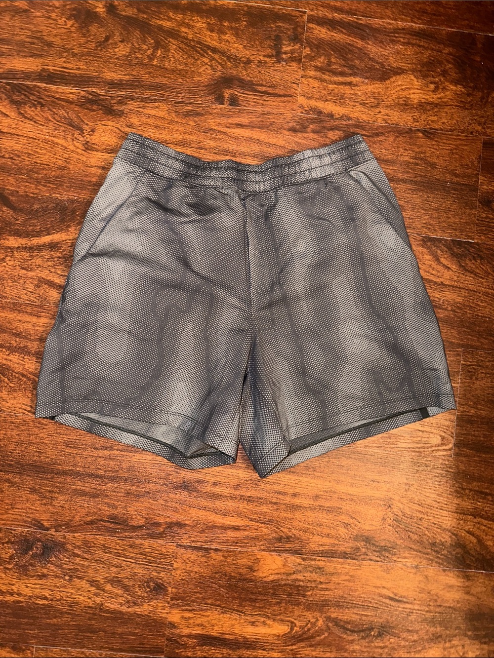 lululemon pace breaker shorts 5” men’s size Medium